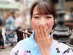 浴衣美女が膣の奥をたっぷりかき回されて気持ちよくお漏らし潮吹き