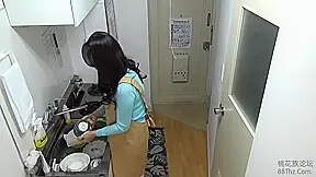 巷で噂の「おばさんレンタル」サービス 074