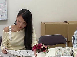 Japanese Babe Ren Azumi Offers Her Hole to Two Lucky Studs